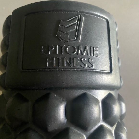 🎉 Host Pick~VIBRA Vibrating Foam Roller by Epitomie Fitness - Picture 7 of 12